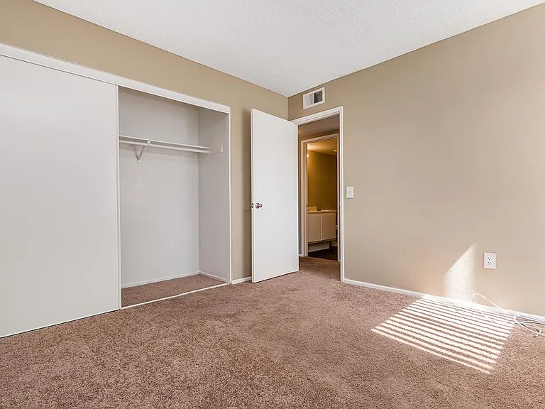 La Ventana Apartments — Photo 57