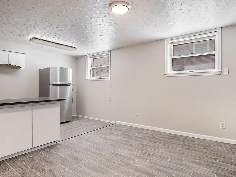 219 S 38th Ave — Photo 9