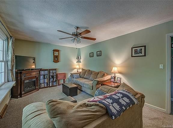 5th image of 703 Ivy St