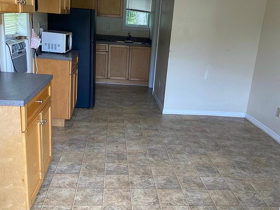 2nd image of 1219 Holly Ave #B