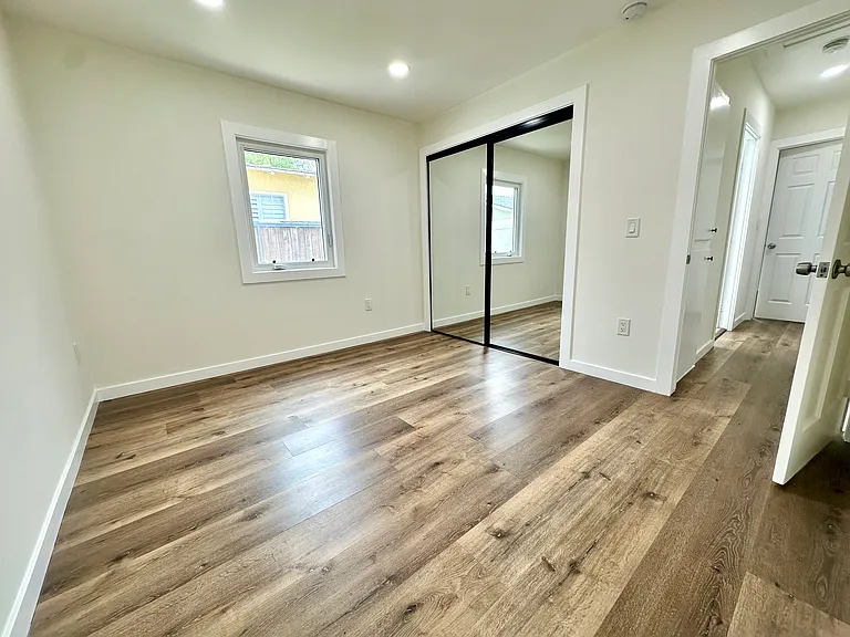 2230 S Grand Ave — Photo 10