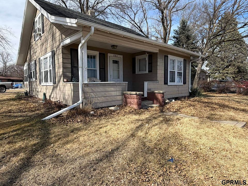 1st image of 2209 Hawthorne Ave