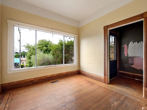 3rd image of 270 Hearst Ave