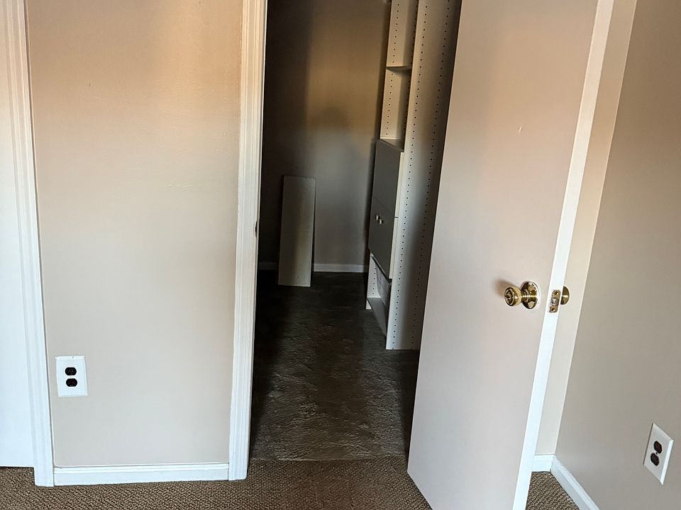 Master Bedroom Walk in closet