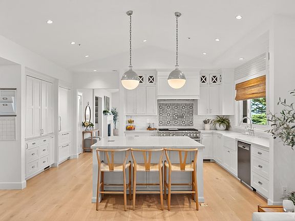 5th image of 30 Sunnycrest Avenue