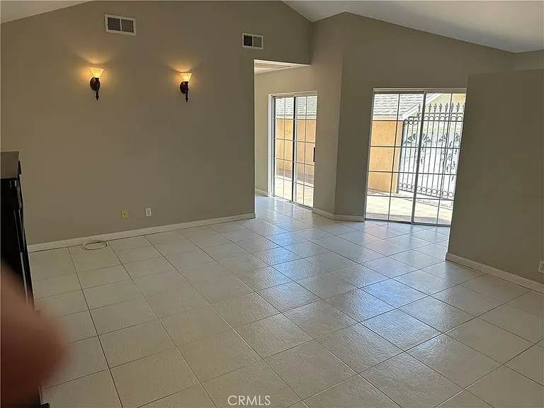 435 Talbert St — Photo 9