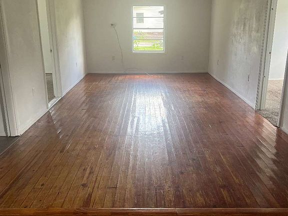 4th image of 364 SE Margaret Dr