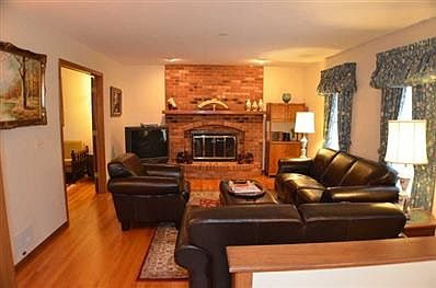 4th image of 1728 Essex Ct