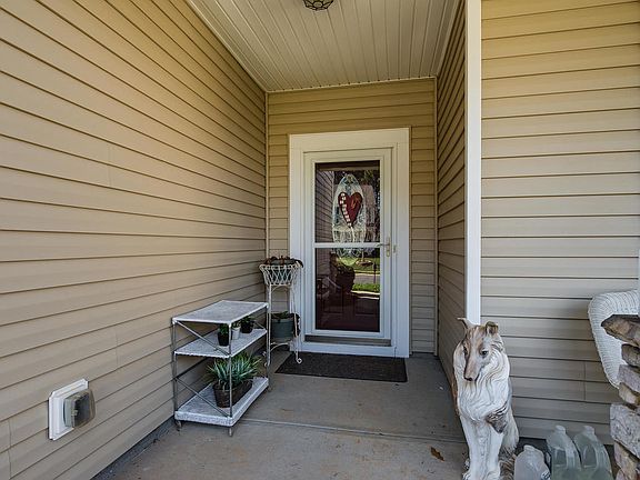 2nd image of 13127 Reunion St