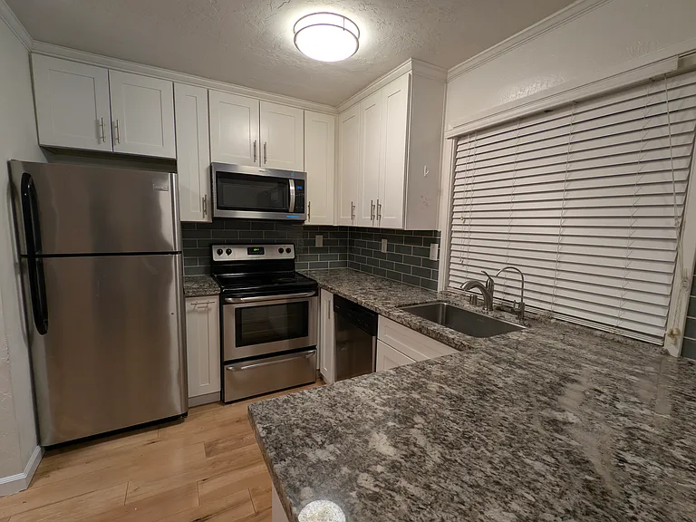 4759 Saginaw Cir — Photo 3
