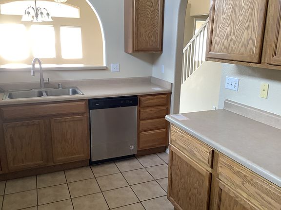 3rd image of 3809 Wayne Rd NE