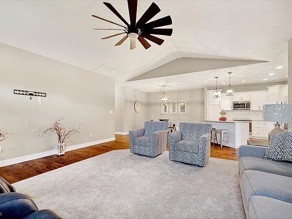5th image of 4991 Revere Dr