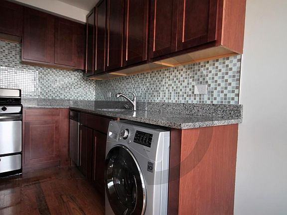 4th image of 550 W Arlington Pl #550708