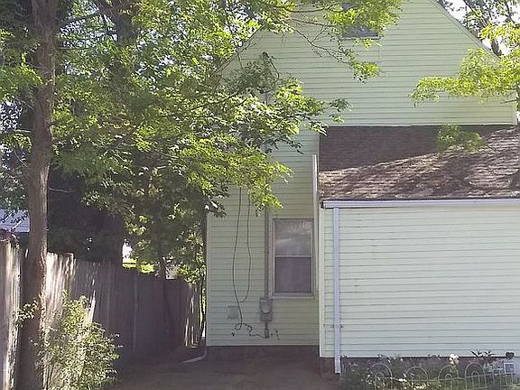 4th image of 49 Oak St