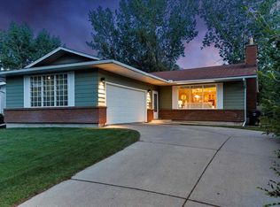 124 N Oakmoor Pl SW, Calgary, AB T2V4A3