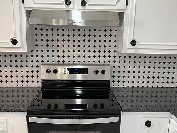5th image of 3923 Fleetwood Dr