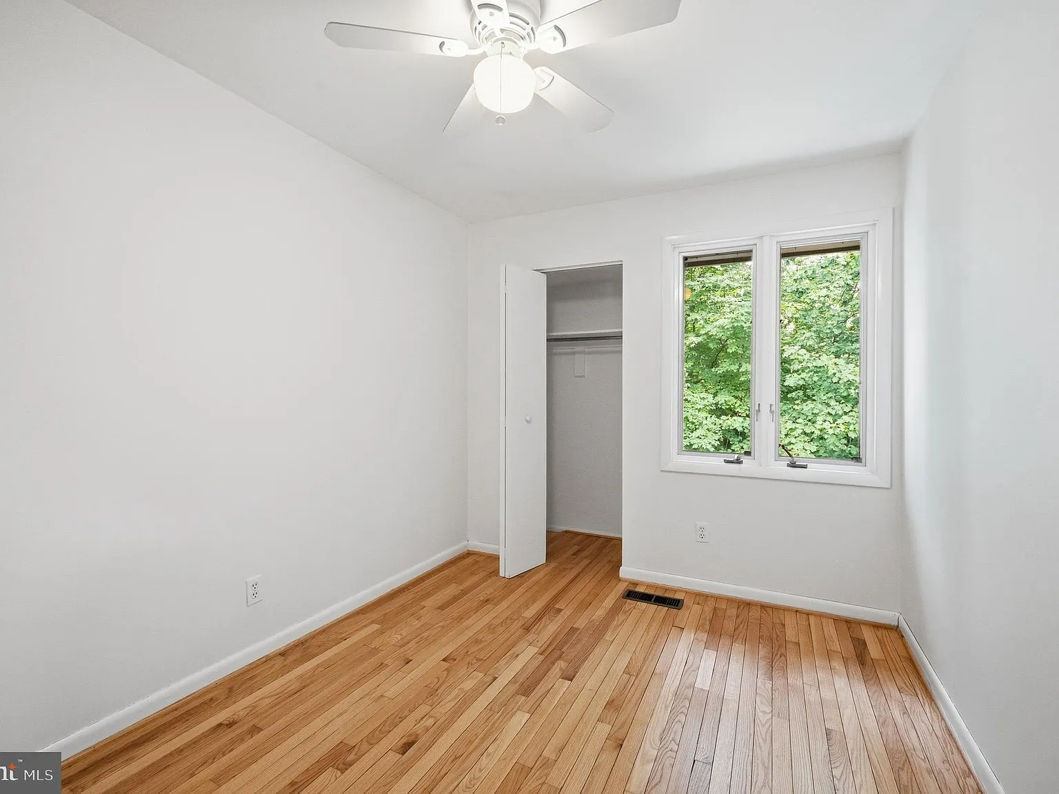 4 bed, 1.5 bath, 1298 sqft, $2,550 — Photo 2