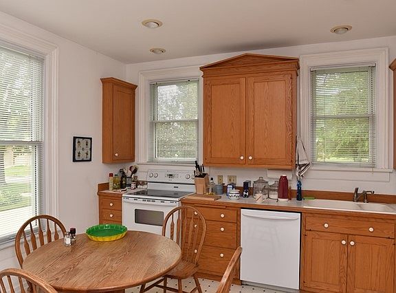 4th image of 1620 Ames Ave