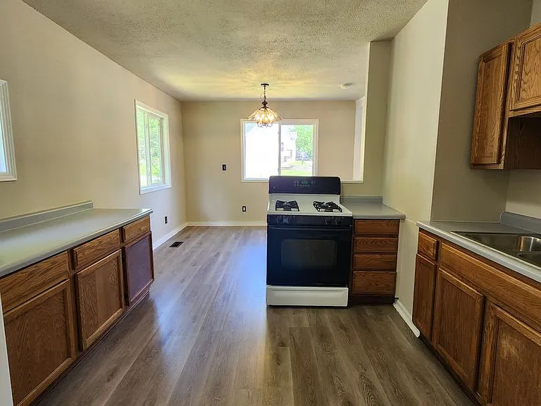 112 Davis Ave — Photo 4
