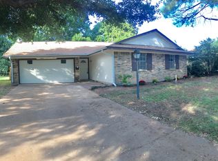 2205 Indian Creek Dr, Irving, TX 75060
