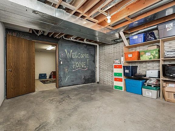 5th image of 5879 Hawthorn Ct