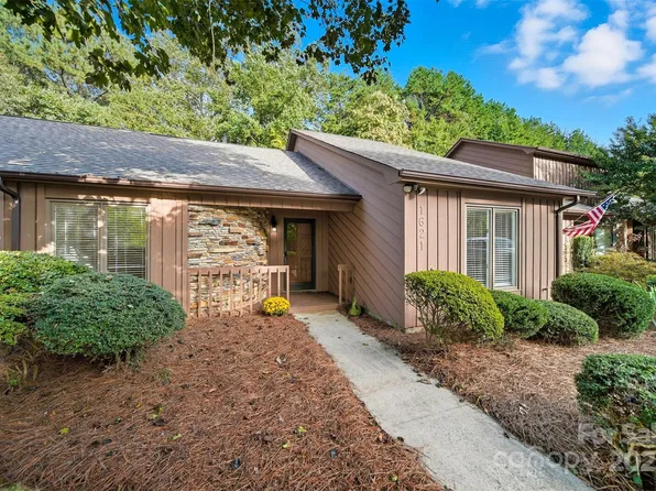 1621 12th St NE, Hickory, NC 28601