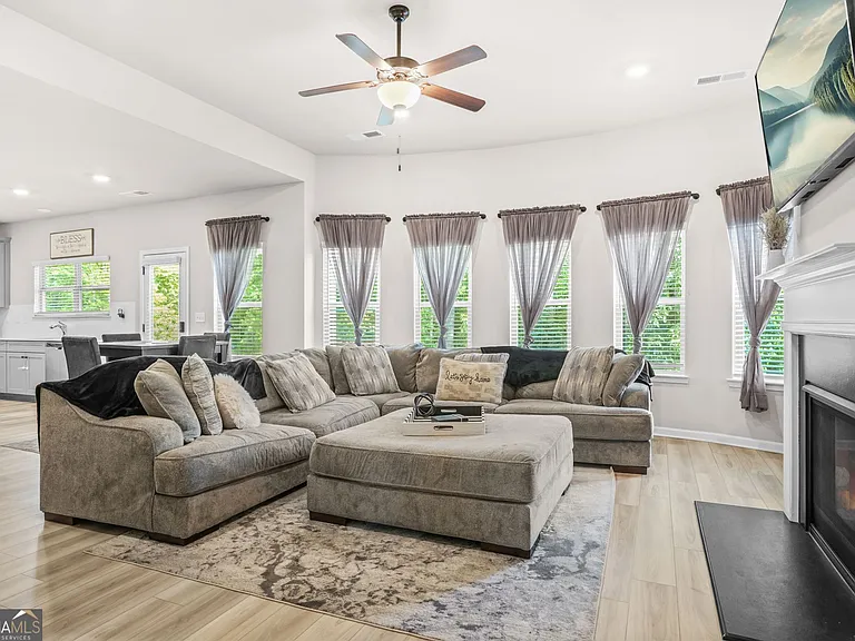 361 Traditions Ln — Photo 9