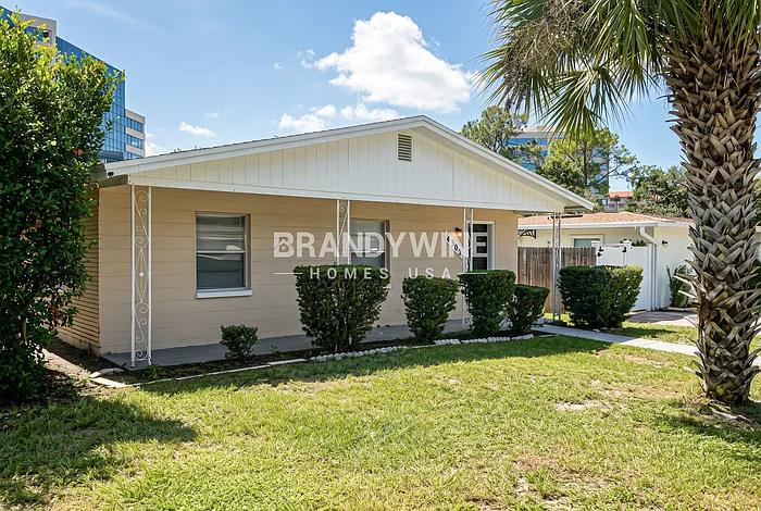 4 bed, 2.0 bath, 1260 sqft, $2,320 — Photo 2