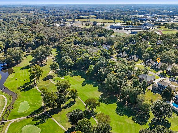 3rd image of 911 Golf View Dr