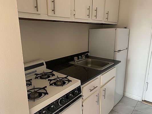 2nd image of 100 Sullivan St APT 6J