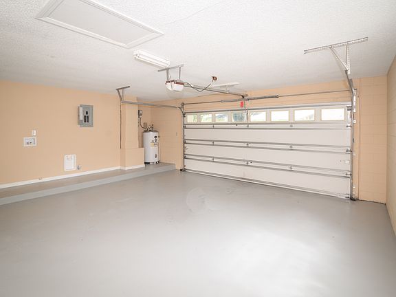 2nd image of 124 E Cumberland Cir