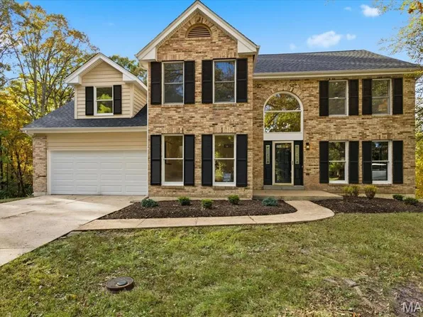 1939 Gastorf Pointe Ct, Ballwin, MO 63011