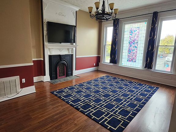 2nd image of 1816 W Jefferson St #2