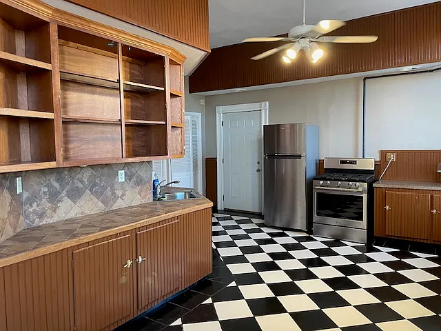 514 E State St #1 — Photo 8
