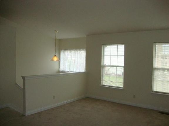 3rd image of 825 Virginiabradford Ct