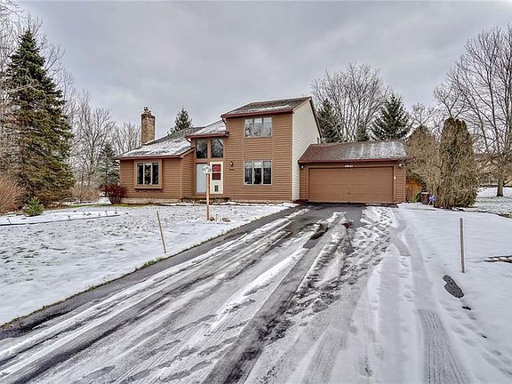 2nd image of 19 Pine Brook Cir