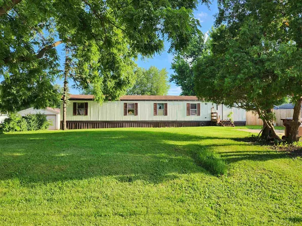 130 Peace Pipe Ln, East Dubuque, IL 61025