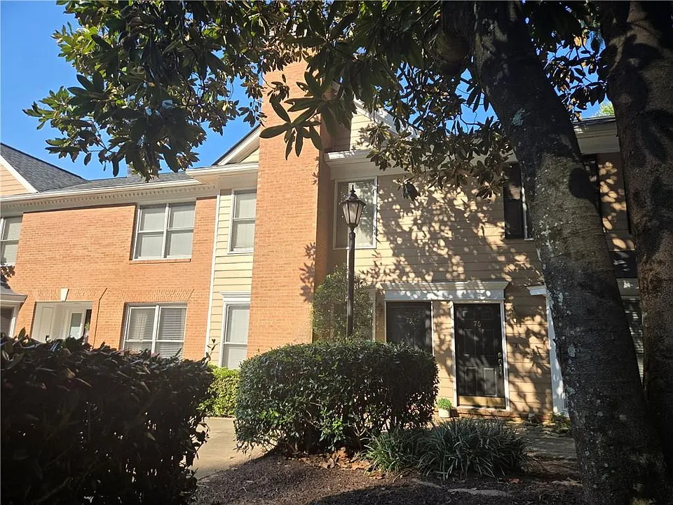 7500 Roswell Rd #75