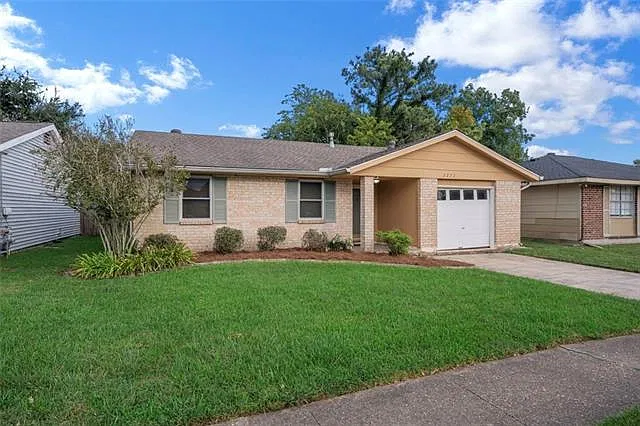 3 bed, 2.0 bath, 1300 sqft, $1,850 — Photo 2