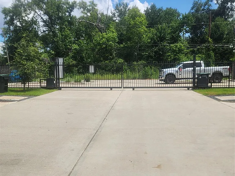 5831 Highland Sky Ln — Photo 27