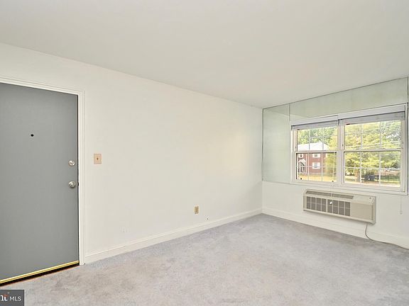 3rd image of 2303 Farrington Ave APT 201