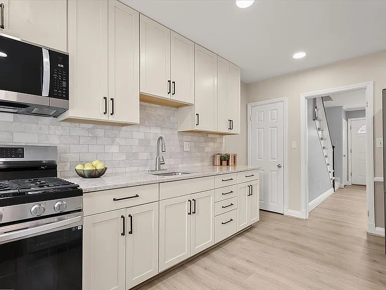 8 Enjay Ave — Photo 20