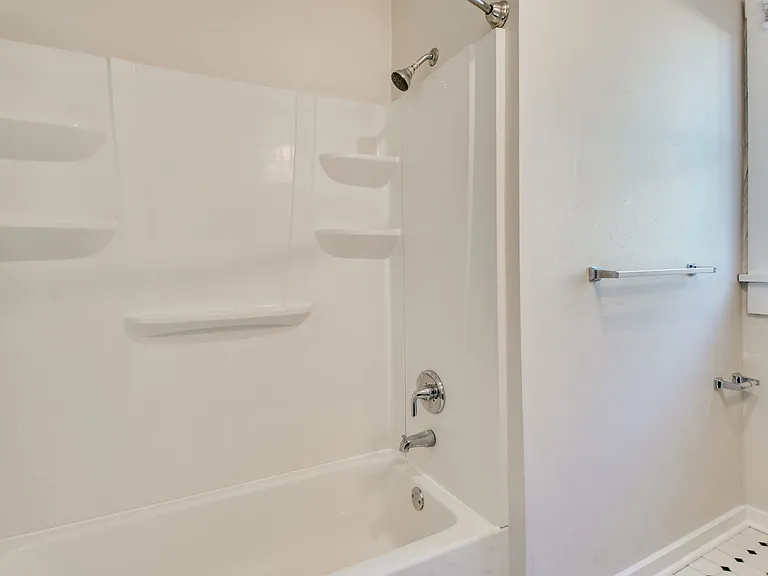 1224 E Strong St — Photo 19