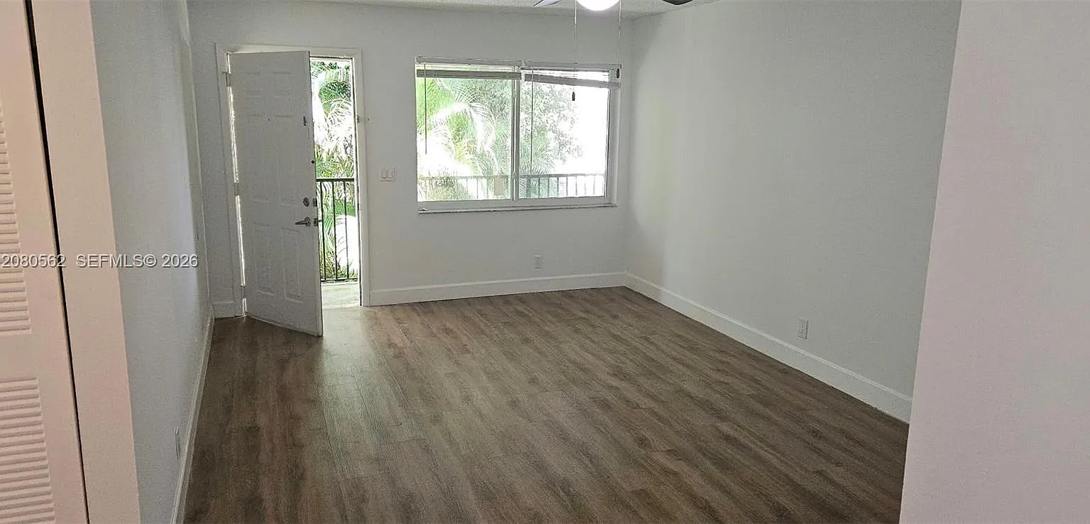 Springs Park East Condo — Photo 4