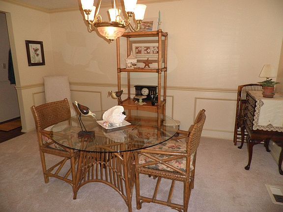 4th image of 1593 Carriage Hill Dr