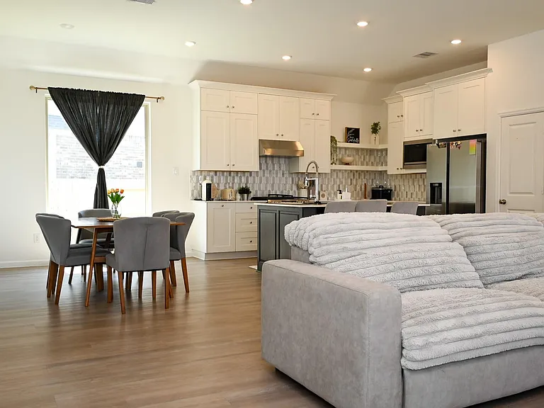 3057 Pensacola Dr — Photo 7