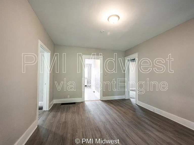 130 N Gladstone Ave — Photo 7