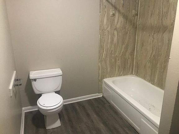 2nd image of 703 Sweetbriar St APT D