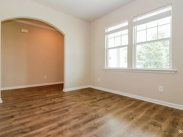 221 Sugarberry Ln — Photo 7