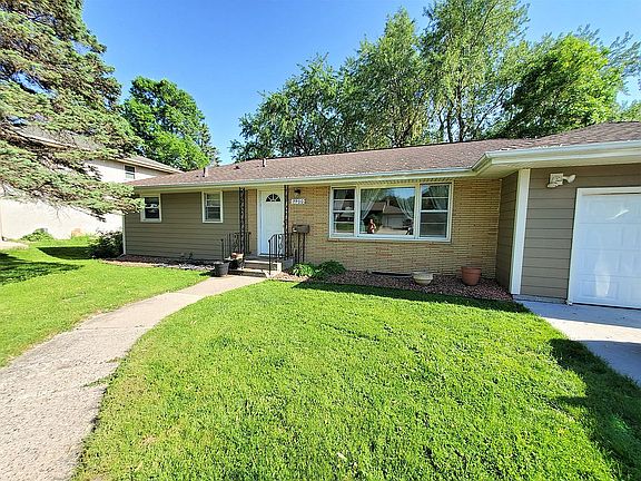 2nd image of 2900 33rd Ave NE